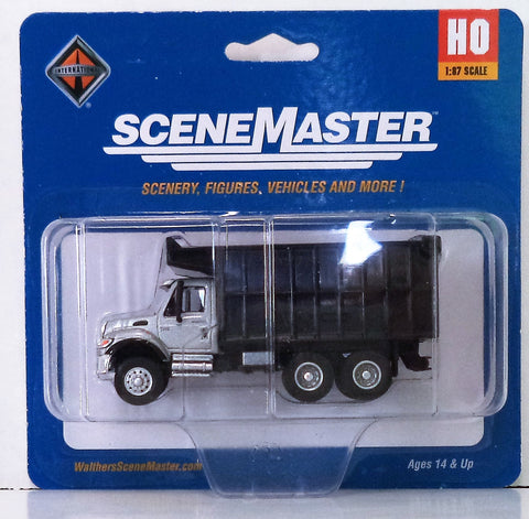 HO Scale Walthers SceneMaster 949-11677 International 7600 Dual-Axle Coal Truck
