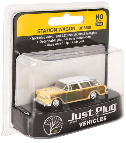 HO Scale Woodland Scenics JP5599 Just Plug Lighted Station Wagon