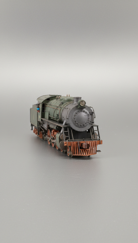 HO scale steam locomotive with die-cast shell