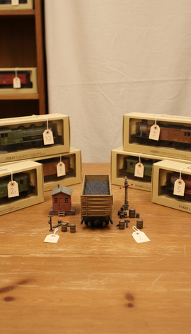O scale freight car with railway accessories